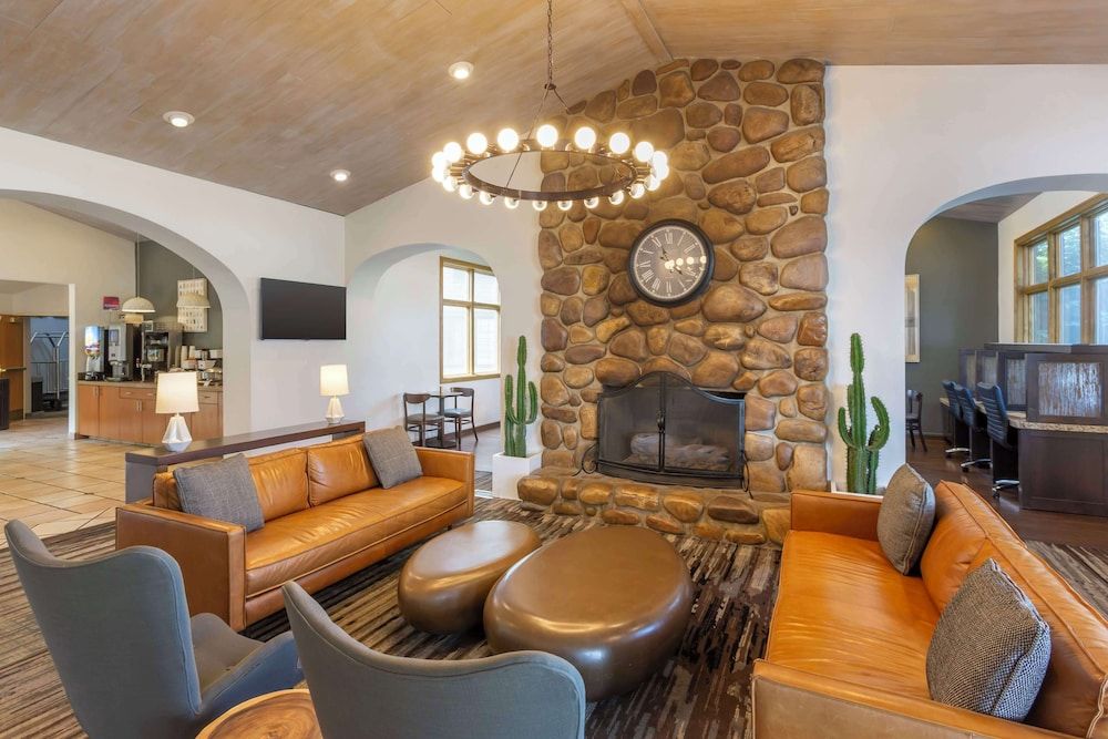 Best Western Plus Cottontree Inn 2