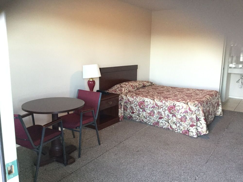 Americana Inn 2