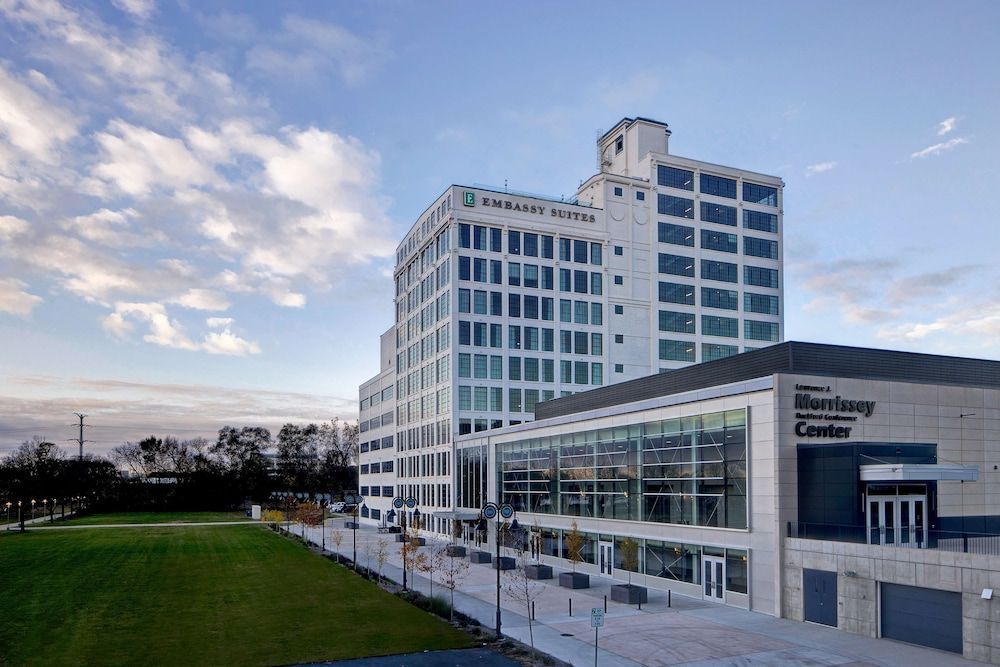Embassy Suites by Hilton Rockford Riverfront 4 estrellas en Rockford