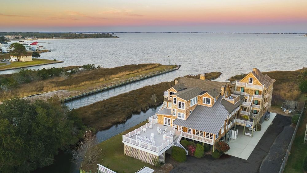 The Burrus House Inn Waterfront Suites -1 estrelas em Manteo