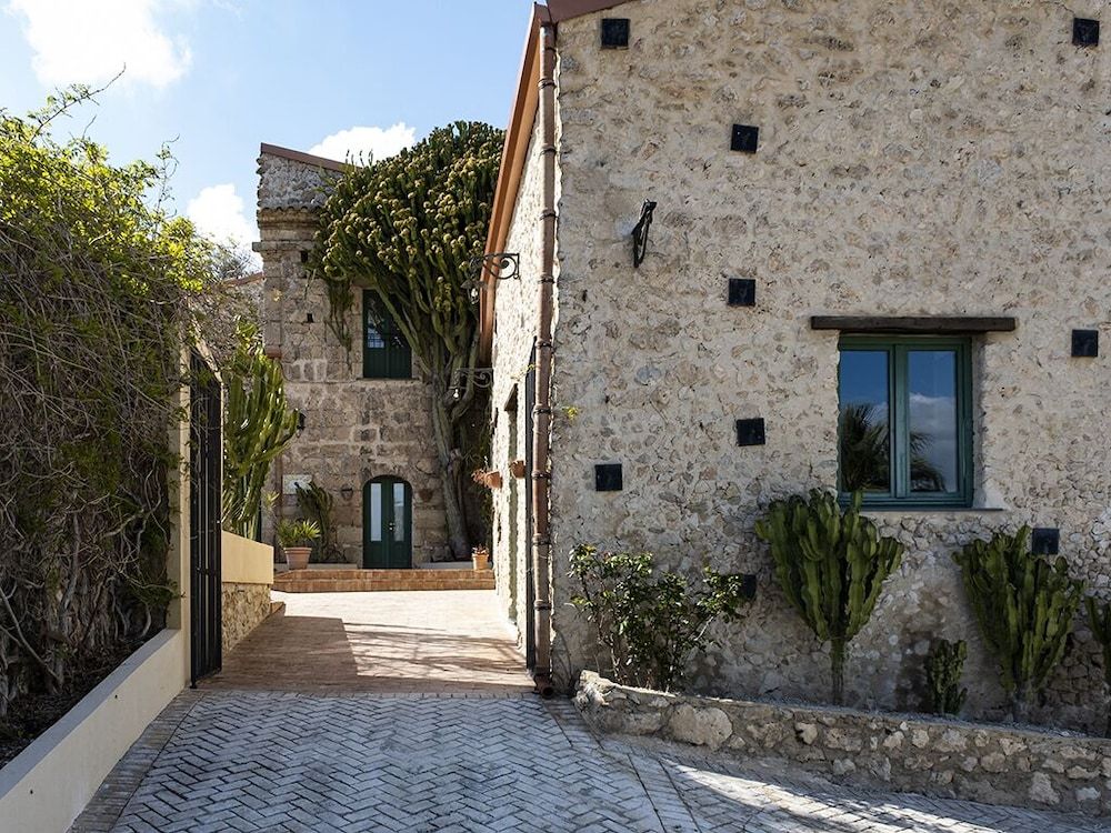 Agriturismo Baglio Làuria -1 estrellas en Campobello di Licata
