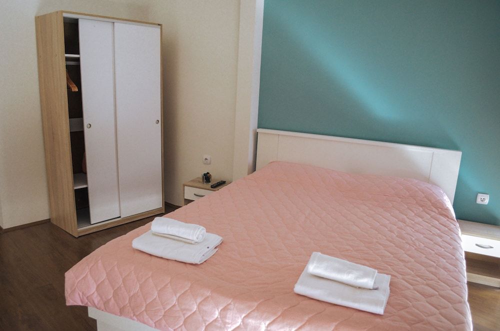 White and Wood Boutique Hotel 2