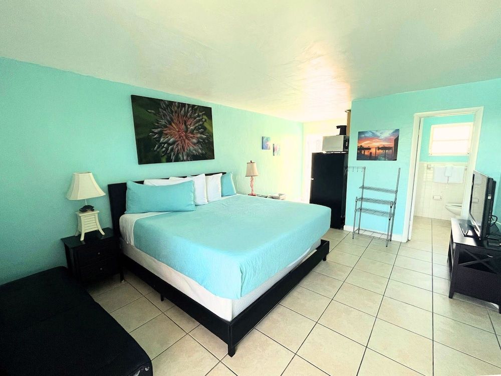 Conch Key Fishing Lodge and Marina 3