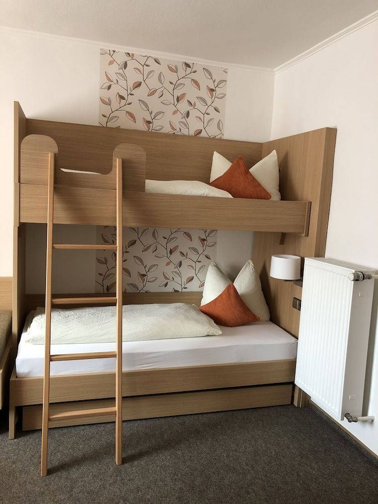 Gasthaus-Pension zur Linde -1 estrelas em Lauf