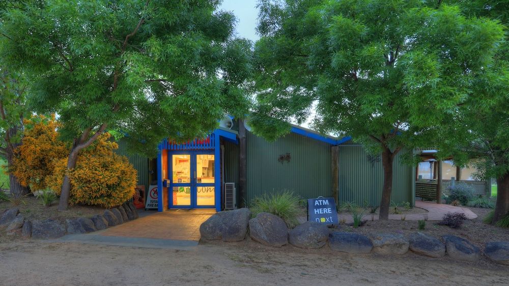 Lake Hume Holiday Park 2