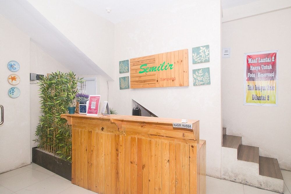 RedDoorz Plus Syariah near Alun Alun Sampang 3