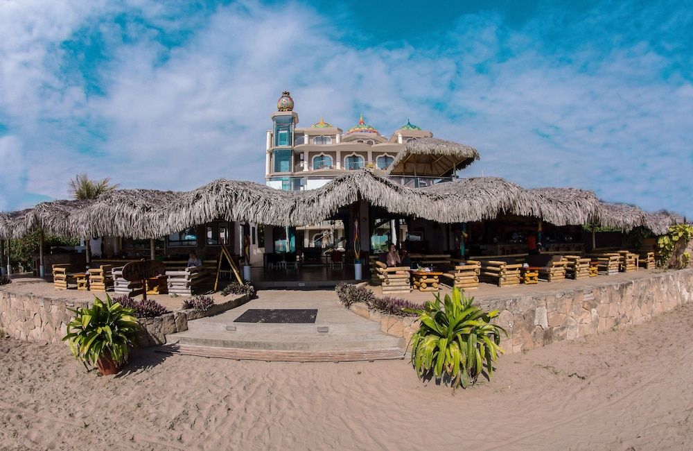 Dharma Beach Hotel 5 estrellas en Montañita