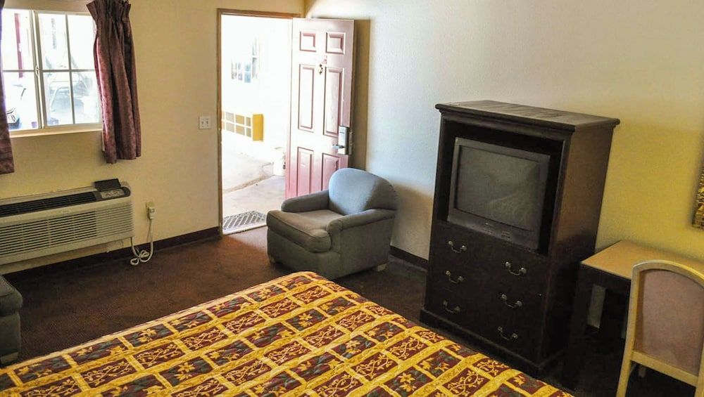California Suites Motel 3
