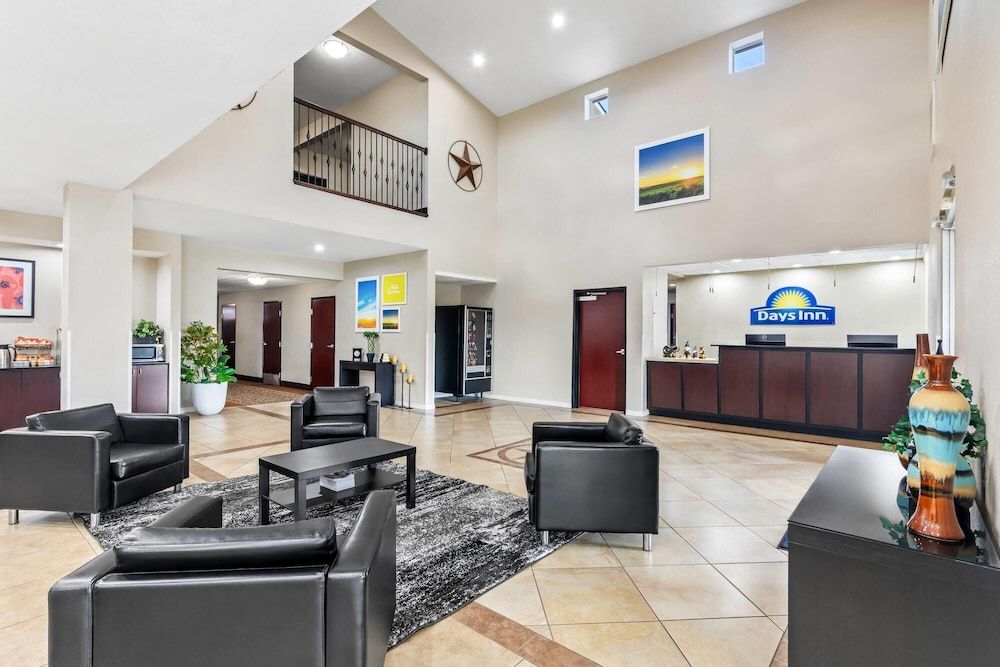 Days Inn by Wyndham Rockdale Texas 3