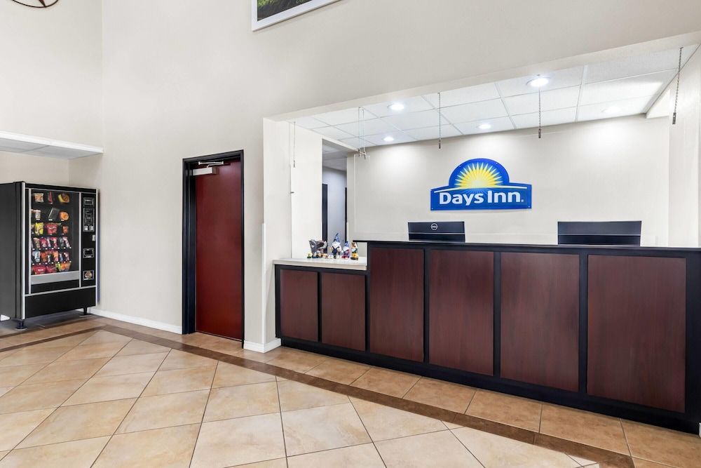 Days Inn by Wyndham Rockdale Texas 2