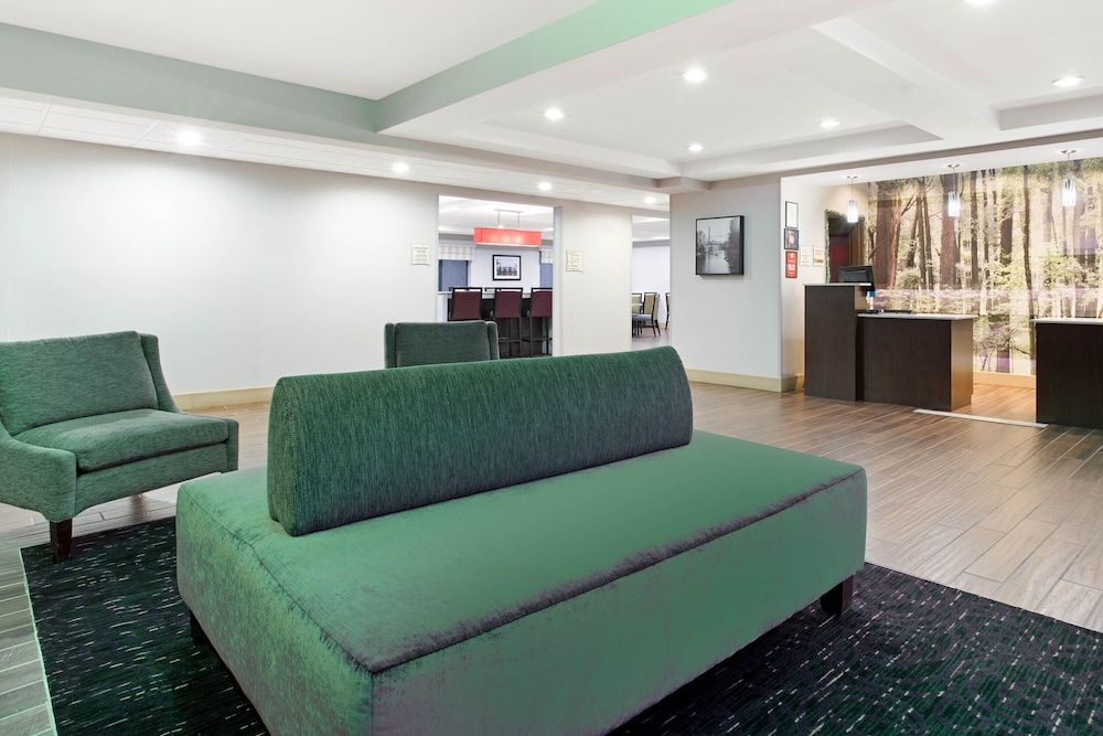 La Quinta Inn & Suites by Wyndham Norwich-Plainfield-Casino 3