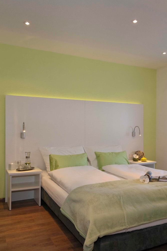 Schlotzeria Hotel I Cafe I Eis 2