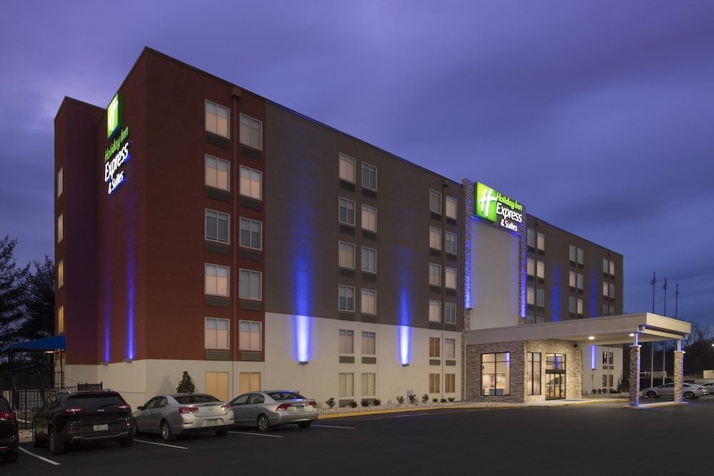 Holiday Inn Express & Suites College Park-University Area by IHG 2 estrellas en College Park