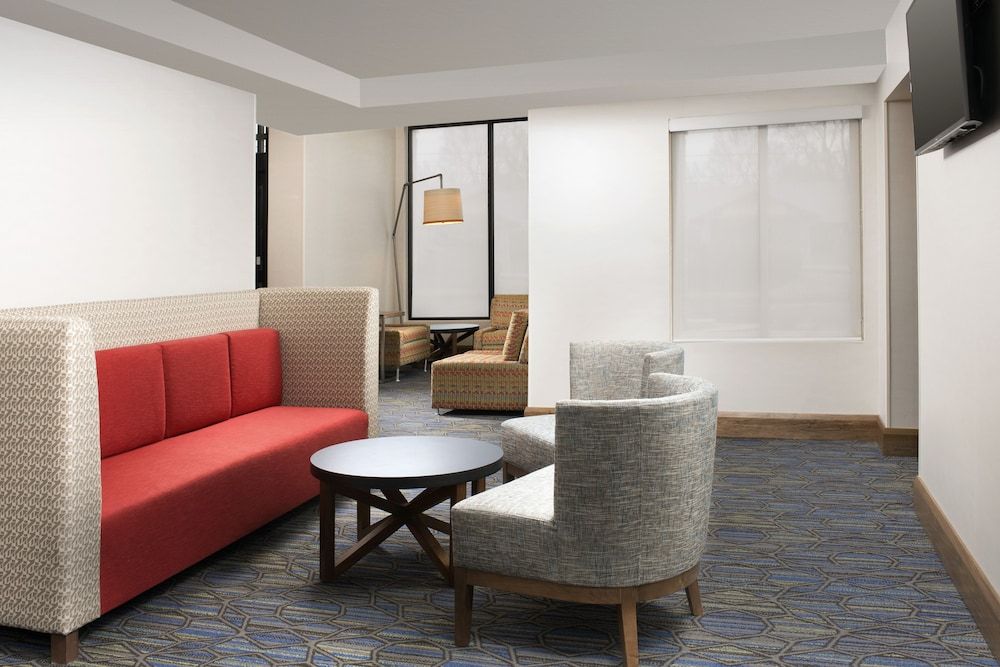 Holiday Inn Express & Suites College Park-University Area by IHG 3