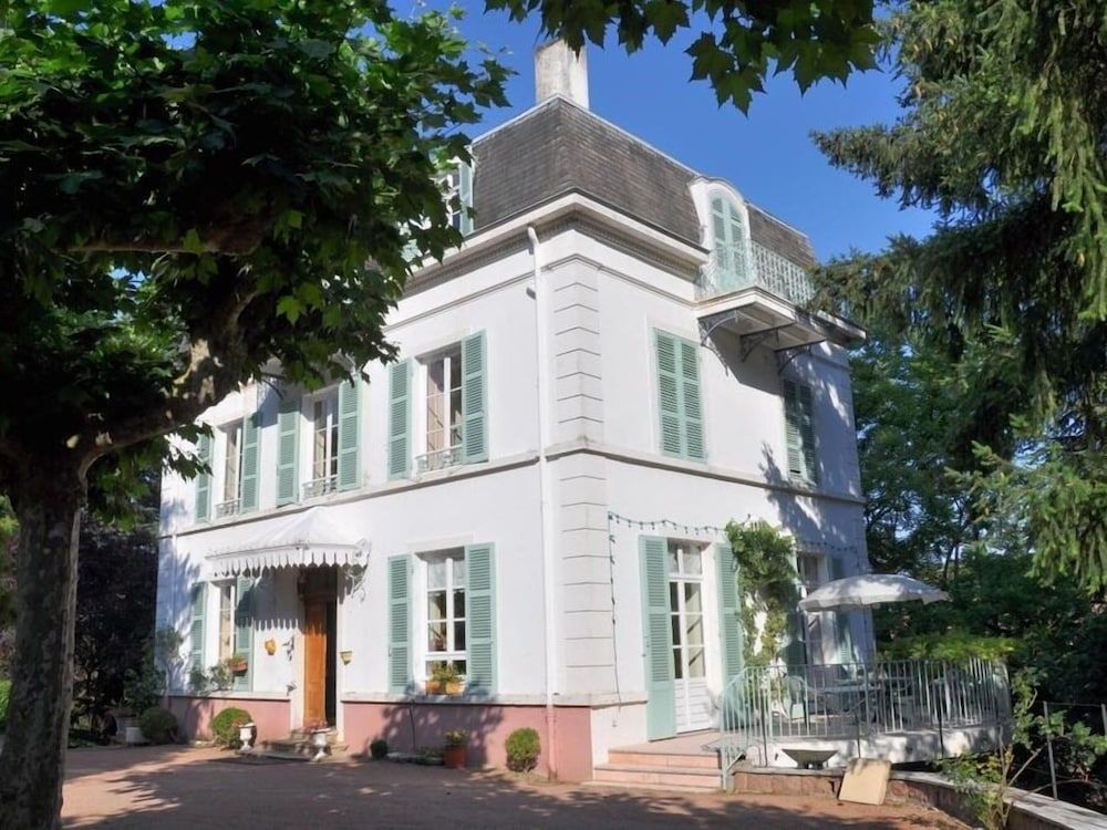 Les Jardins de L'hacienda -1 estrellas en Tarare