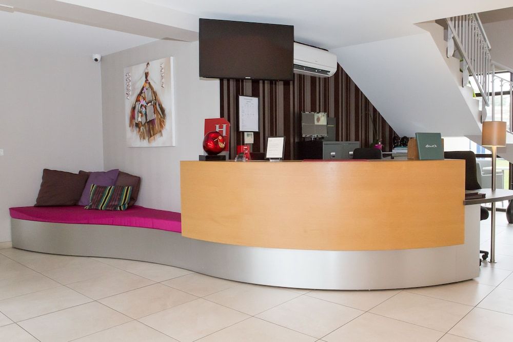 Hotel Restaurant Le Domaine des Oliviers 2