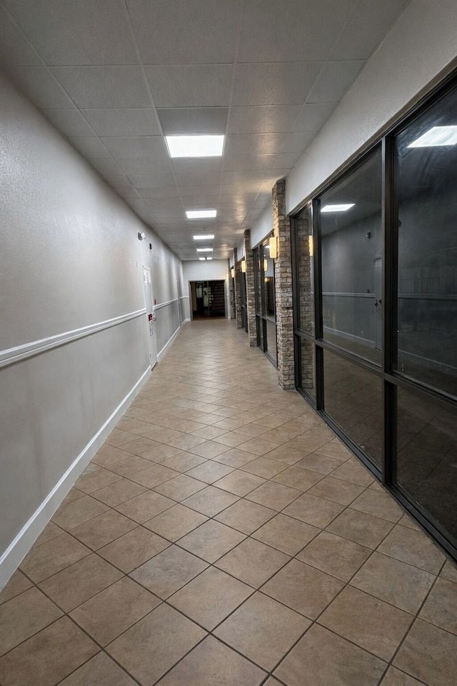 Express Inn & Suites 2