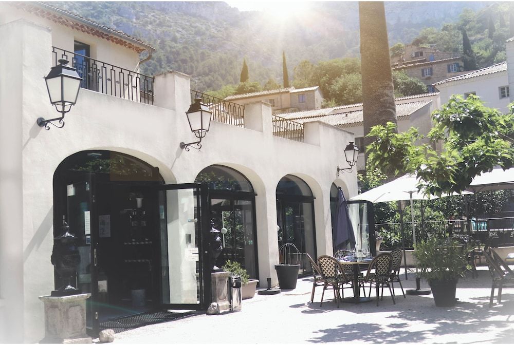 Logis Hôtel Restaurant du Parc 3 étoiles à Fontaine-de-Vaucluse