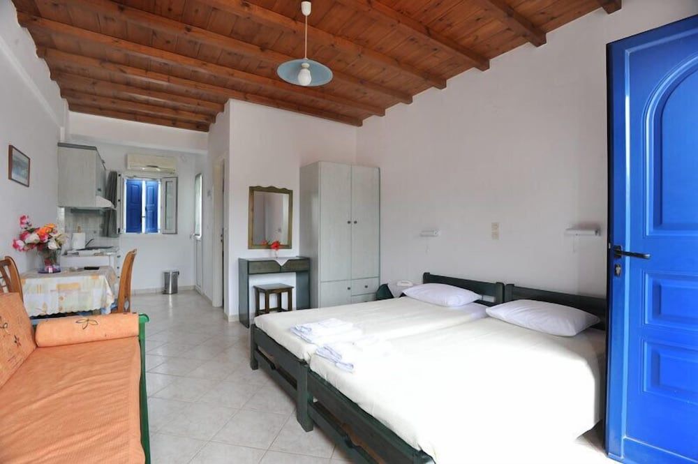 Nostos Beachfront Apartments & Studios 3
