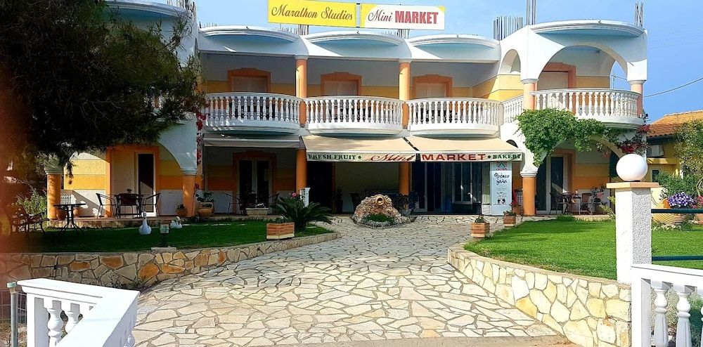 Marathon Studios &Apartments -1 estrellas en Kerion