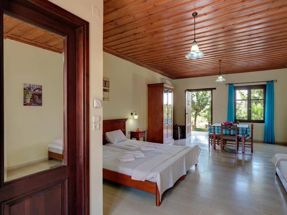 Group Accomodation, Heliopetra Studios And Houses 2