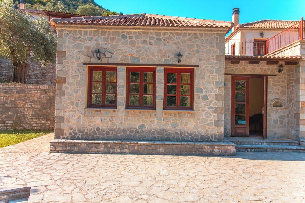 Piges Hotel at Acheron Springs 3