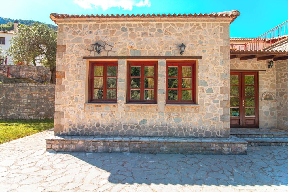 Piges Hotel at Acheron Springs 2