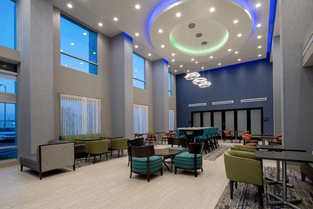 Hampton Inn & Suites Gilroy 2