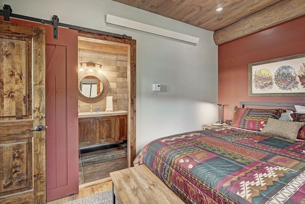 Skyrun 2 Bedroom Cabin by RedAwning 3