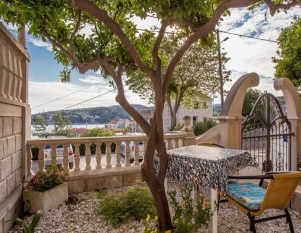 Apartments and Room Anita 3 estrellas en Sumartin