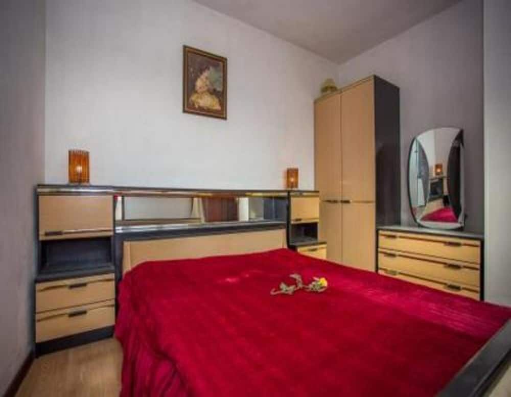 Apartments and Room Anita 2