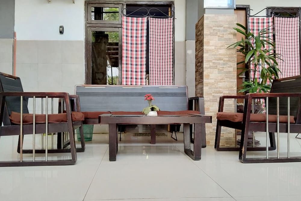 RedDoorz @ Hotel Surabaya Sumenep 3