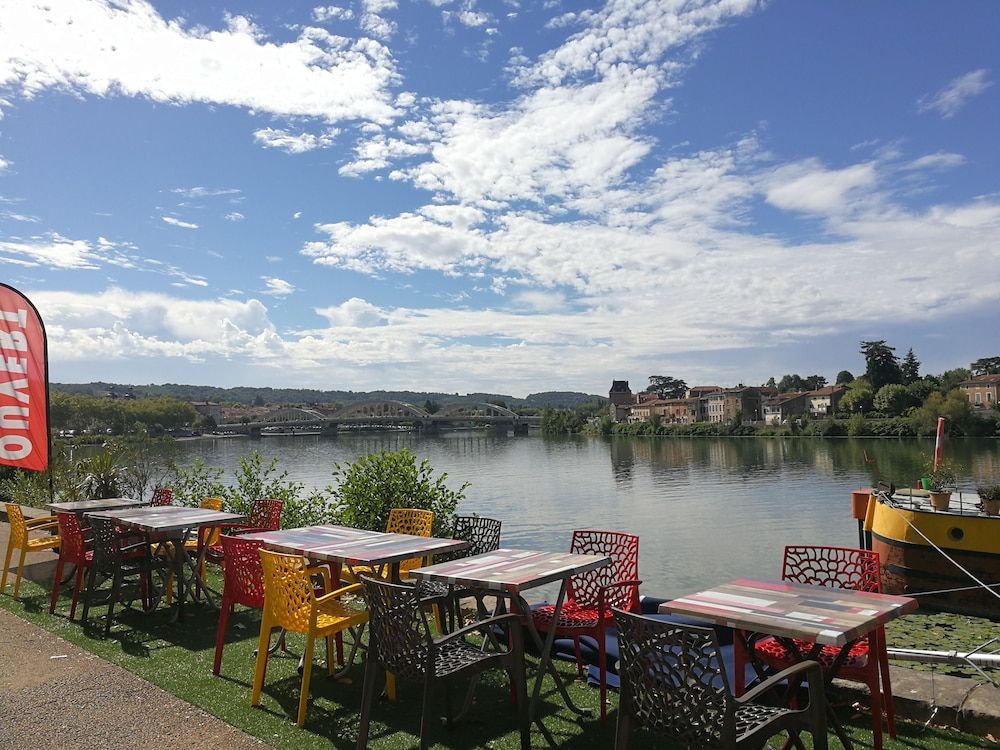 Le Petit Nice -1 estrelas em Neuville-sur-Saône