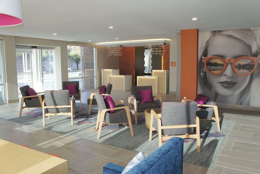 La Quinta Inn & Suites by Wyndham Madera 2