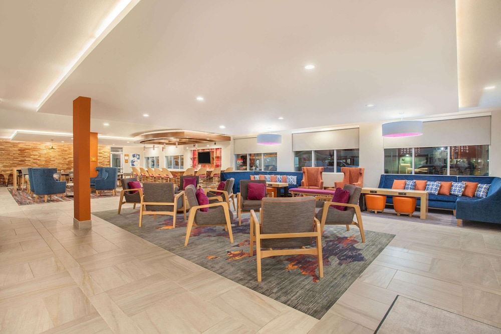 La Quinta Inn & Suites by Wyndham Madera 3