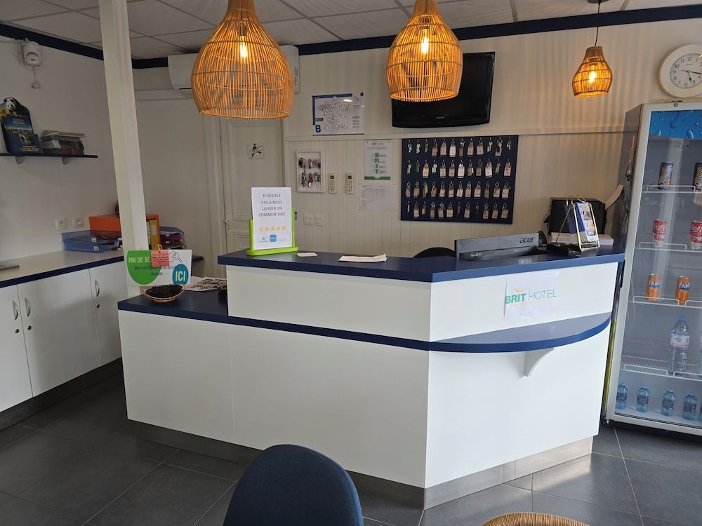Brit Hotel Essentiel Poitiers – Gare du Futuroscope 3