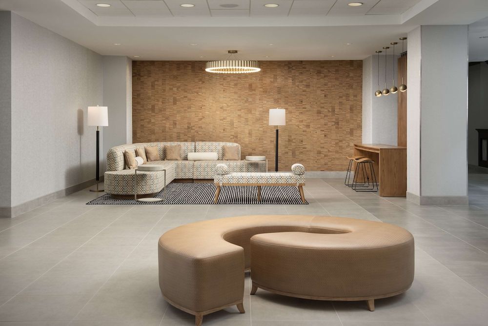 Embassy Suites by Hilton Dulles North Loudoun 2