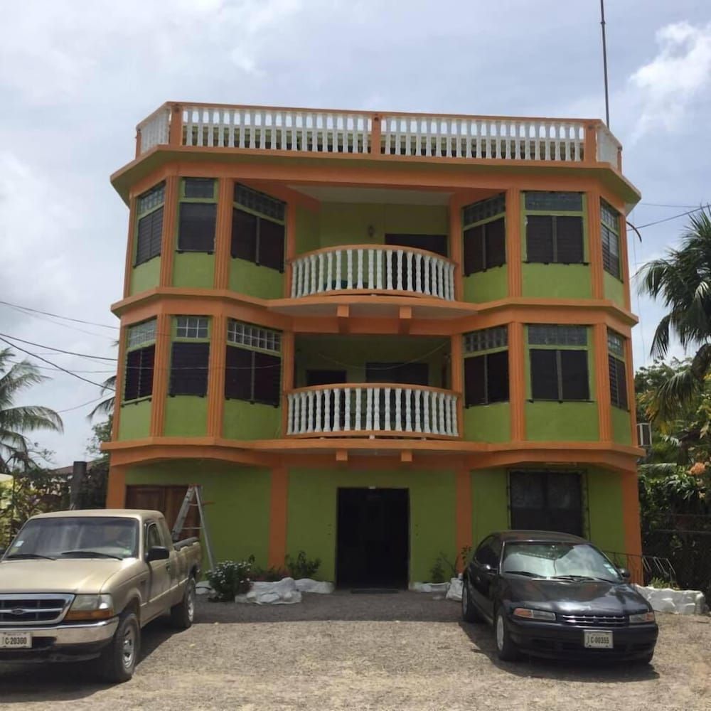 Chaleanor Hotel 4 estrellas en Dangriga