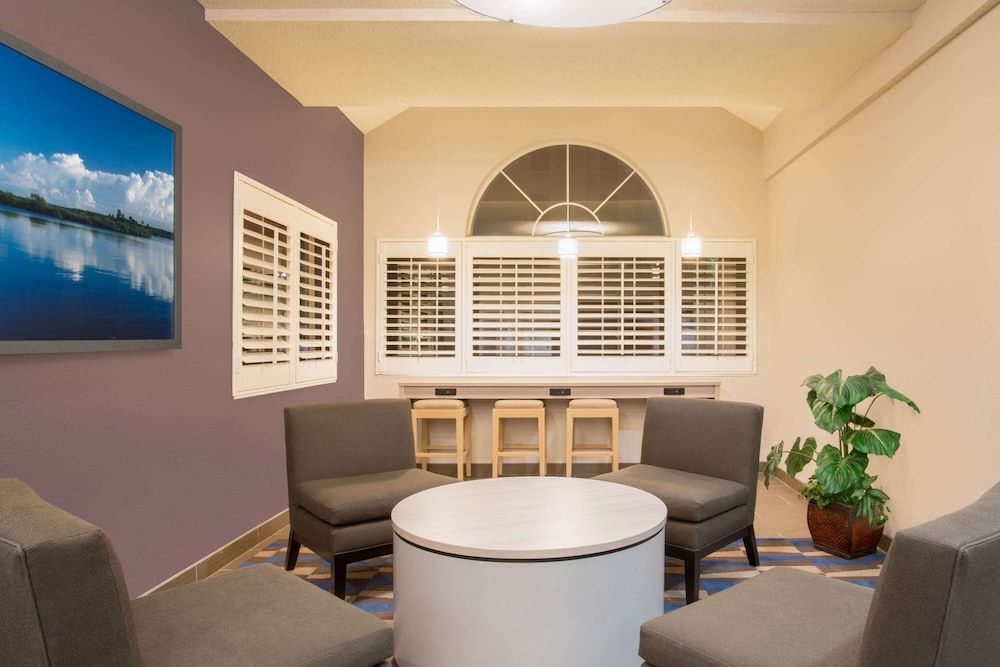 Microtel Inn & Suites by Wyndham Leesburg/Mt Dora 3