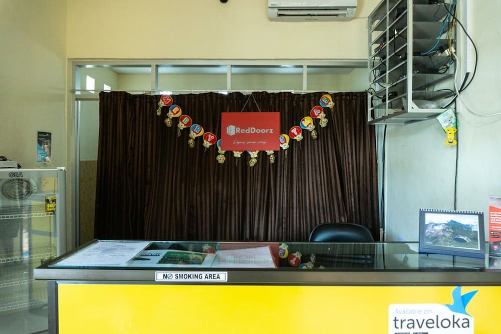 RedDoorz near H. Hasan Aroeboesman Airport 3