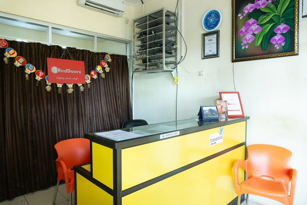 RedDoorz near H. Hasan Aroeboesman Airport 2
