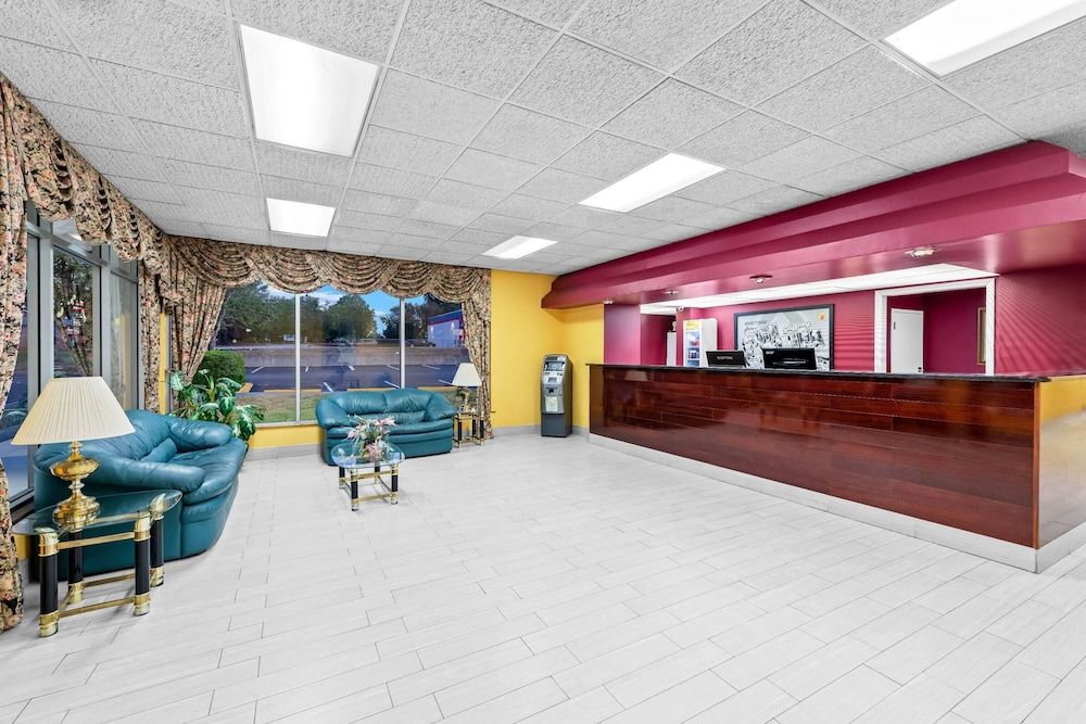 Super 8 by Wyndham Gaffney 3