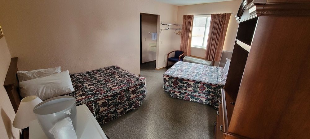 Mackinaw Budget Inn 3