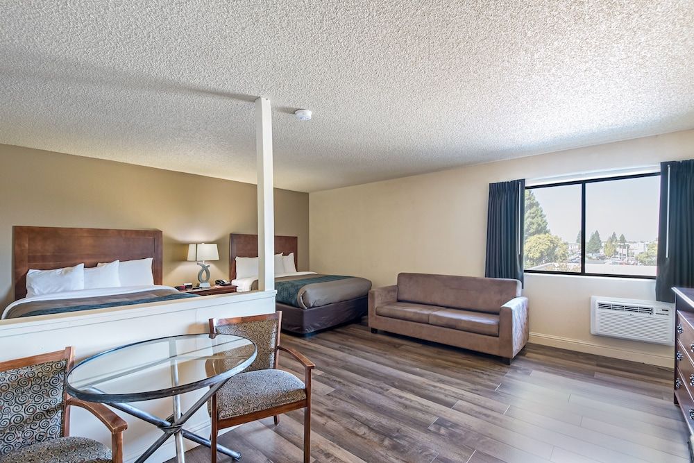 Sutter Inn 3