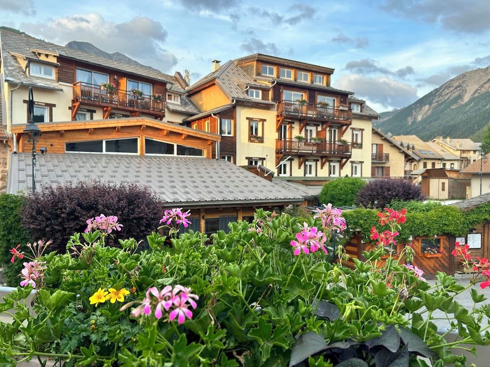 Logis Hôtel Les Autanes & Spa 4 estrellas en Ancelle