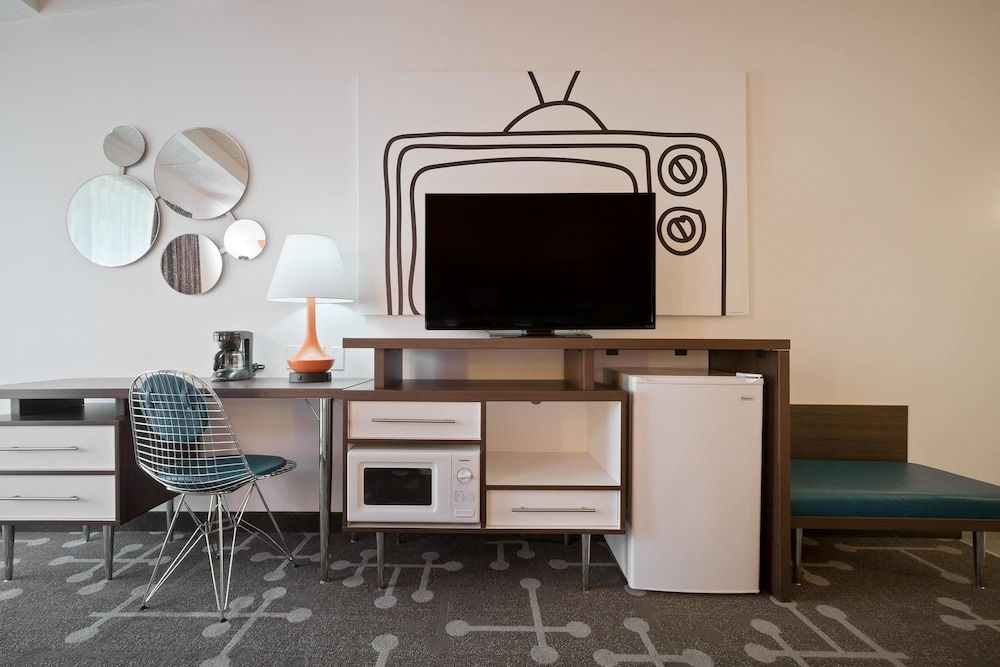 Howard Johnson Hotel by Wyndham Toms River 2