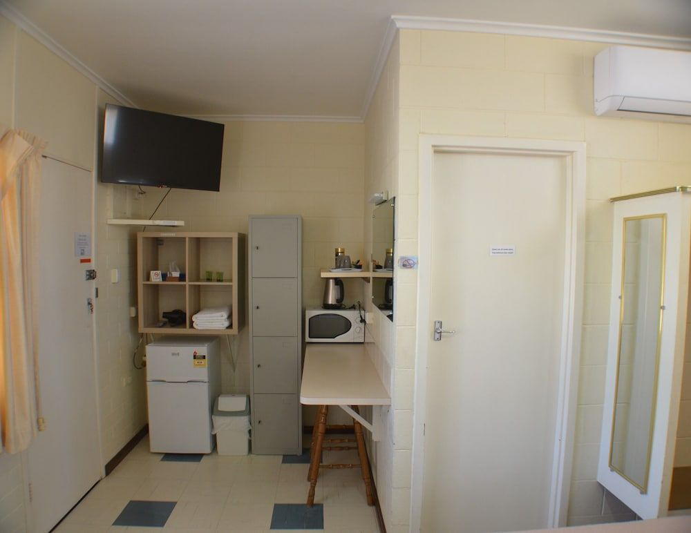 Glossop Motel 3