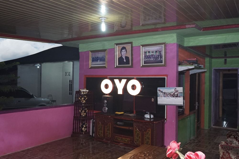 OYO 2410 Intan Hotel 3