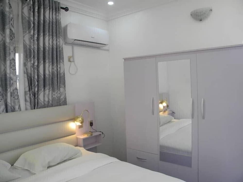 Jaybritt Luxury Apartment 3
