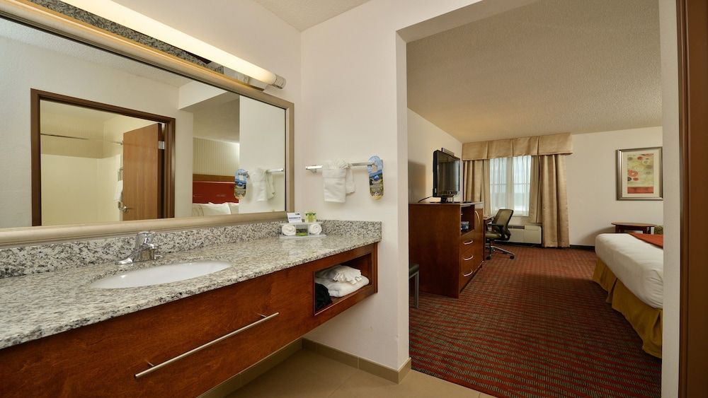 Holiday Inn Express Boston - Milford by IHG 2